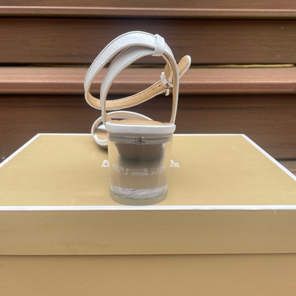 Michael Kors, strappy white leather heels. Size 10 - Picture 7 of 7